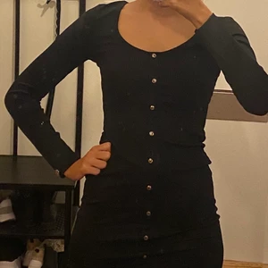 Svart långärmad klänning  - 💙 Svart klänning storlek S 120kr innan frakt 💙