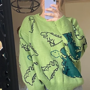 Dinosaurie tröja  - Superfin sweater i storlek L. Skriv på mer info 💚😊