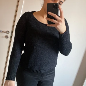 Stickad vero moda tröja - Stickad svart tröja i Storlek M 