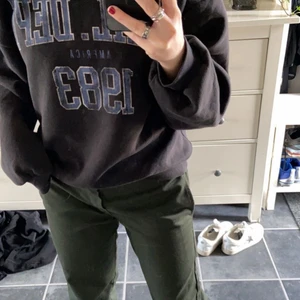 Sweatshirt ginatricot - Säljer denna mysiga oversized sweatshirt från ginatricot. Strlk s men passar xs-large💕💕