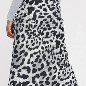 Satinkjol asos - Storlek 36