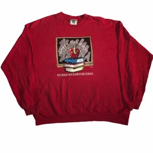 Happy holidays - vintage sweatshirt - En röd sweatshirt med tjockt tyg som har ett gulligt lite julinspirerat graphic tryck. Köpt på salvation army vilket är som en secondhandbutik.