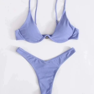 Bikini  - Säljer denna superfina bikini. Den är ljuslila och har en bygel i toppen! Den är i storlek M men skulle passa S också (cirka C cupa)!💓 Endast provad och köparen står för frakten 💕💕 