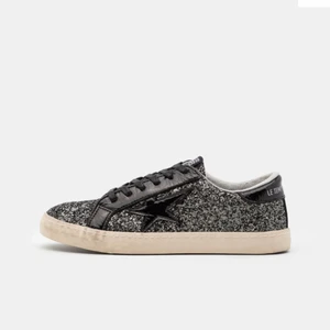 Le temps des cerises - Säljer dessa slutsålda skor pga att jag tog dom i en förliten storlek, använda ca 2 gånger, är i toppskick! ✨Bud på 700kr✨ köp dirket för 800kr