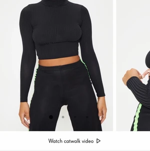 Fin långärmad tröja - En svart långärmad tröja från Pretty Little thing. Som första bilden fast modellen e lite kortare i armarna, perfekt om man gillar smycken. Köpare står för frakt, kan disskutera pris.