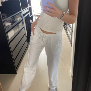 🤍Linnebyxor 🤍 - Säljer dessa populära linnebyxor ! Helt nya 💘 Ifall det är många intresserade blir det budgivning ⚡️⚡️ frakt tillkommrr! BUDA EJ OM DU EJ KOMMER KUNNA KÖPA🥰 köp direkt för 500
