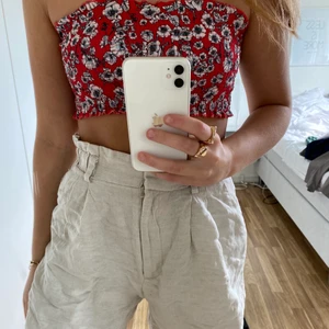 Tubtopp - Jätte gullig tubtopp från Gina. Skulle helst behålla men den har blivit för lite för mig :’( den är jätte stretchig och gullig!