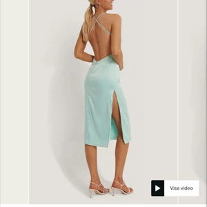 Sökes  - Satin klänning SÖKES!!!