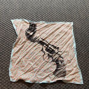 Scarf  - Fin att knyta runt halsen eller i håret😍