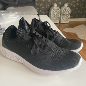 Skor - Superfina och sköna skor,  Stl 39  Endast använda vid 1 tillfälle