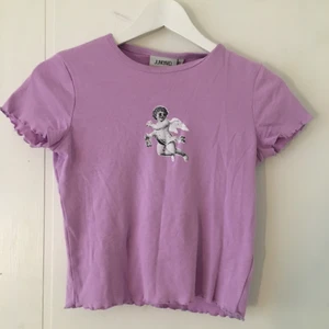 Tröja med ängel  - Säljer denna super fina tröja med ett sött tryck. Inte använd en ända gång💕 pris går att diskutera 