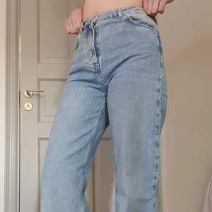 Jeans ifrån Bikbok med lite 70's vibe, aldrig använda