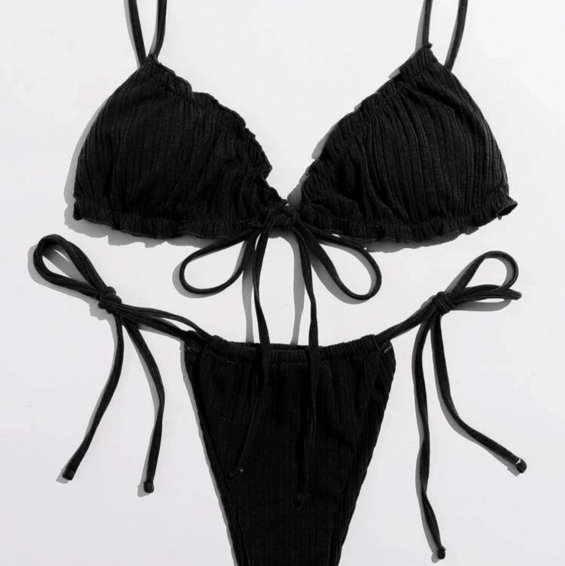 Ribbad svart bikini från SHEIN - stl. M