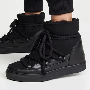 Inuikii skor - Super fina inuikii skor använda under förra vintern (kan skicka egna bilder i chatt!) byter mot andra inuikiis eller säljer💕💕