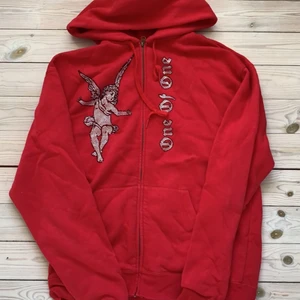 One of one hoodie  - Använd ett par fåtal gånger!  Storlek M