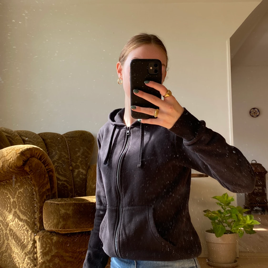 svart kofta med dragkedja 