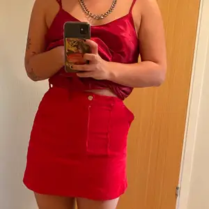 Röd Manchester kjol<3 köparen står för frakt