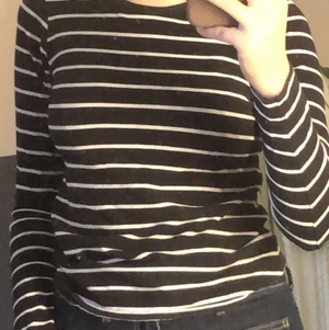 Tröja från Cubus  - Randig långärmad från cubus, köpt här på plick. Strl 158 men passar som en s