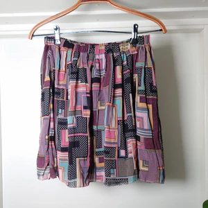 Retrokjol - Retrokjol med två lager, ingen storleksmärkning men bör vara M. Resår i midjan🌻