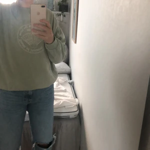 Sweatshirt !GRATIS FRAKT! - Säljer min fina gröna tröja från H&M. Storlek S. Fint skick.GRATIS FRAKT