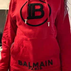 Balmain. - Helt ny balmain hoodie med prislappen kvar. Storlek: Medium.