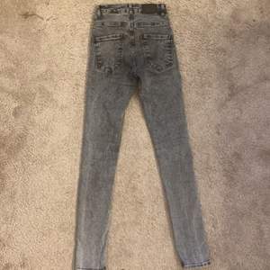 Använda ett fåtal gånger, gråa Molly jeans från GinaTricot💖 