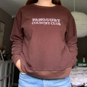Sweater/ L - Härlig sweater! Tydligare bild på tyget ser ni på sista bilden. Använd kanske 4 gånger. Inga täcken på slitage, sitter som M❤️