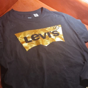 Levi's t-shirt - Kortare topp xs. 