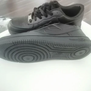 Nike air force 1  - Oanvända pga för små. Sydda detaljer. Pris kan diskuteras vid snabb affär kan även frakta eller möta upp 