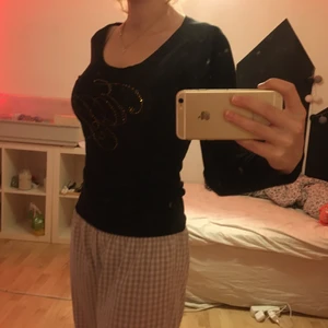 y2k långärmad  - gammal gant tröja med rhinestones storlek s men den är lite stor där nere (lång) 