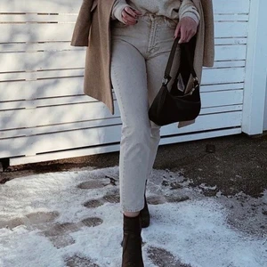 Beiga byxor - Från Gina tricot i storlek 34. Använda en gång💕