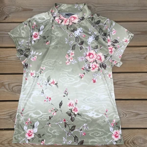 Grön blus 🌸 - I fint skick 💚🌸