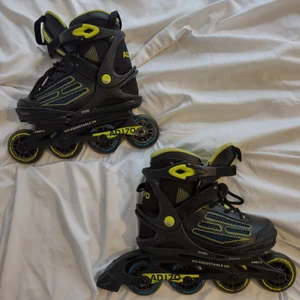 Rullskridskor SOC - Rullskridskor i storleken 32-35 i märket Soc! Dem är i bra skick och är väldigt säkra! 150kr + frakt om du inte kan mötas upp i Eskilstuna!