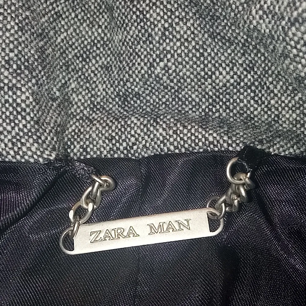 Grymt fin jacka ifrån Zara man i absolut nyskick . Jackor.