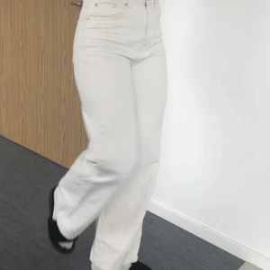 Gina jeans - Säljer dessa jeansen för 200kr. Storlek 38!! Lånade bilder