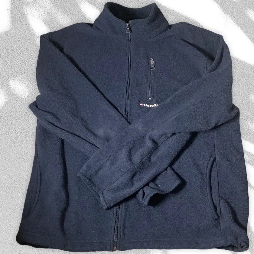 Tommy Hilfiger Fleece -Vintage  -Bought in London -Baggy fit -Size M  #Vintage #Fleece #Tommy #Tommyhilfiger #style. Tröjor & Koftor.