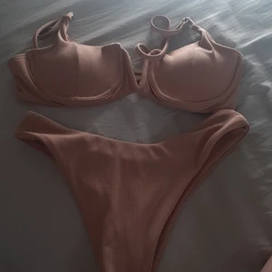 Bikini - Säljer världens finaste bikini från Shein. Säljs pga av att den inte passar och är för jobbigt att skicka tillbaka. 