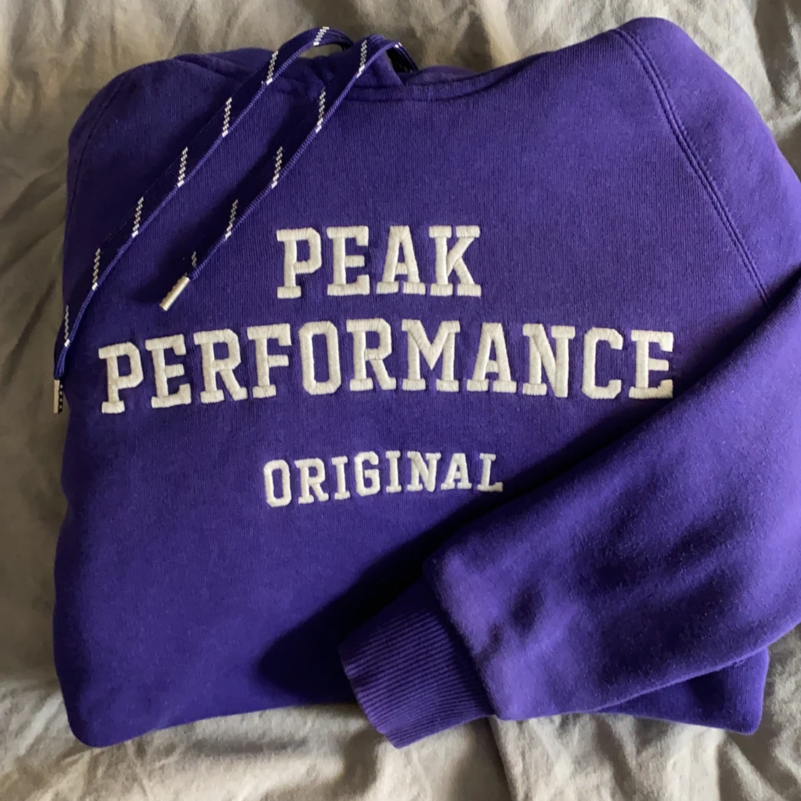 Peak Performance hoodie  - 90
