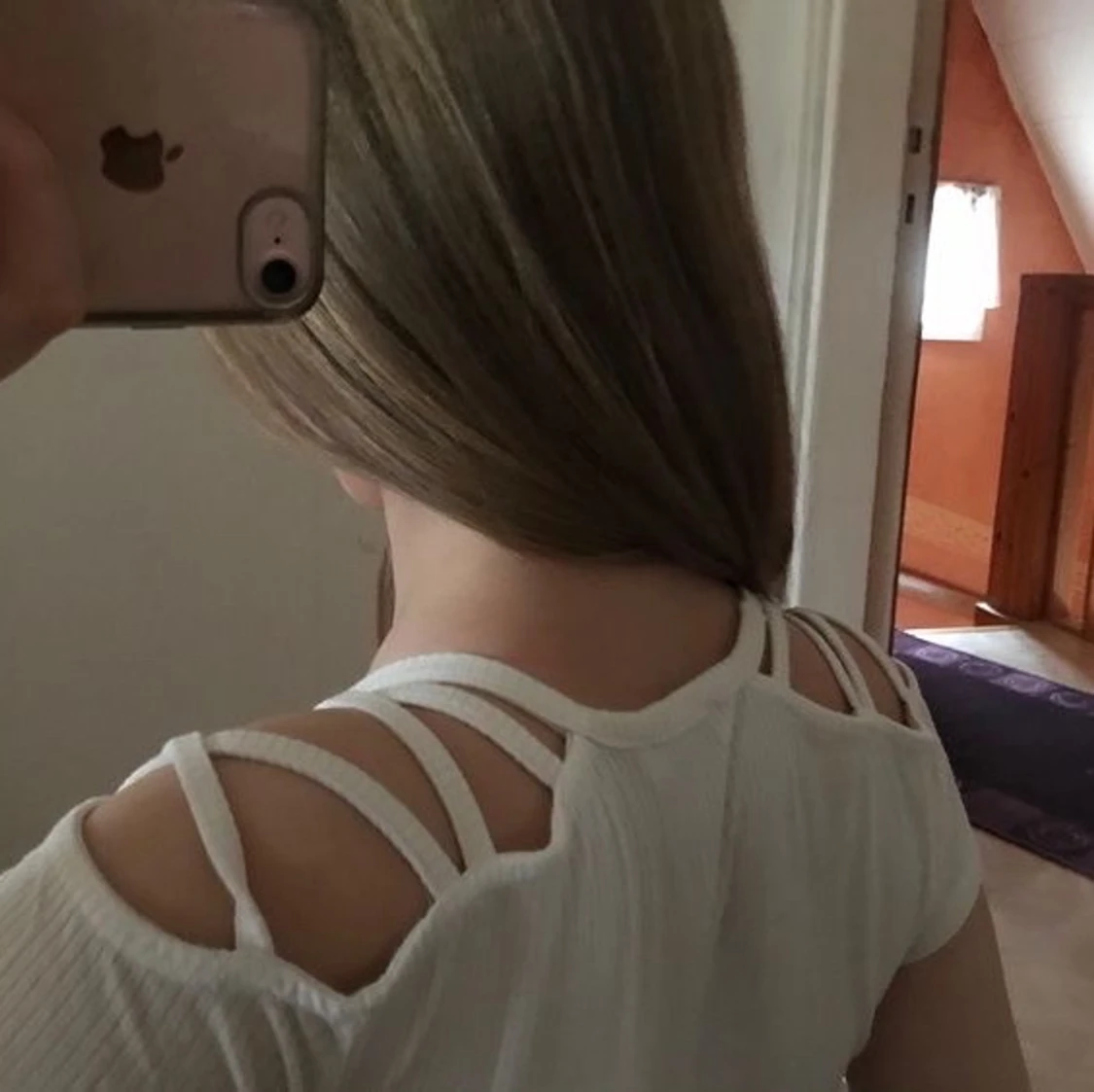 Vit topp med snörning på axlarna - 90