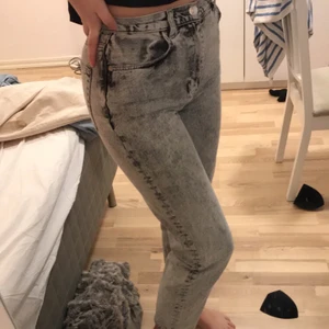 Jeans - Säljer mina jättesnygga jeans från Gina tricot i storlek 36💖endast använts några få gånger