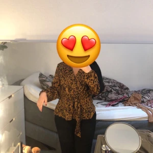 Så fin blus - Säljer denna fina blus för 80 kr❤️storlek S, köparen står för frakt