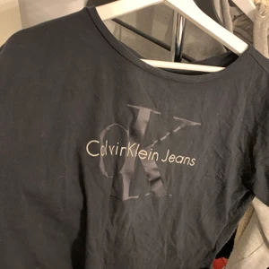 Calvin klein tshirt - Sparsamt använd, köpare står för frakt💕