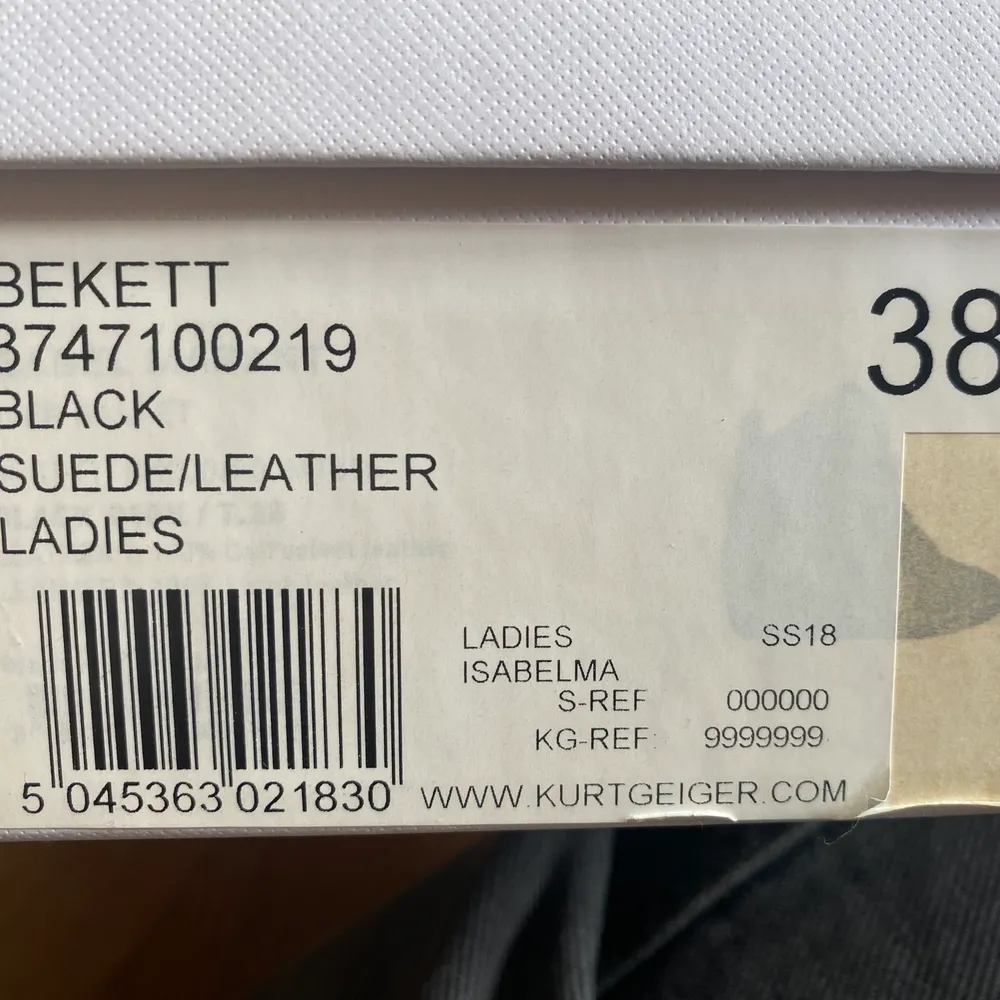 Jag säljer mina älskade Isabel marantskor i modellen Beckett och storlek 38. De är endast använda ett fåtal gånger pågrund av att jag blir så lång (jag är 178). Därmed är dom i väldigt bra skick. Dom är i locka och läder och så snygga!! Köparen står för frakten!. Skor.