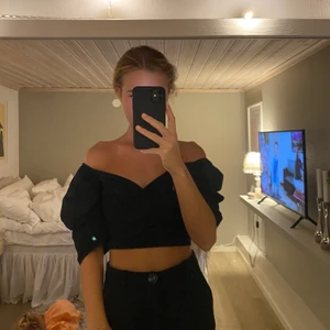 Topp från nakd  - Söt topp från nakd som du både kan ha off shoulder eller upp på axlarna 
