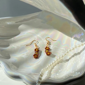 egentillverkade örhängen  - Söta egentillverkade örhängen. 🤍                       Säljer för 35 + 12kr i frakt!                                       