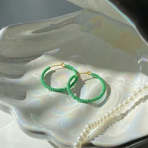 egentillverkade örhängen  - Söta egentillverkade örhängen. 🤍                       Säljer för 30 + 12kr i frakt!                                       