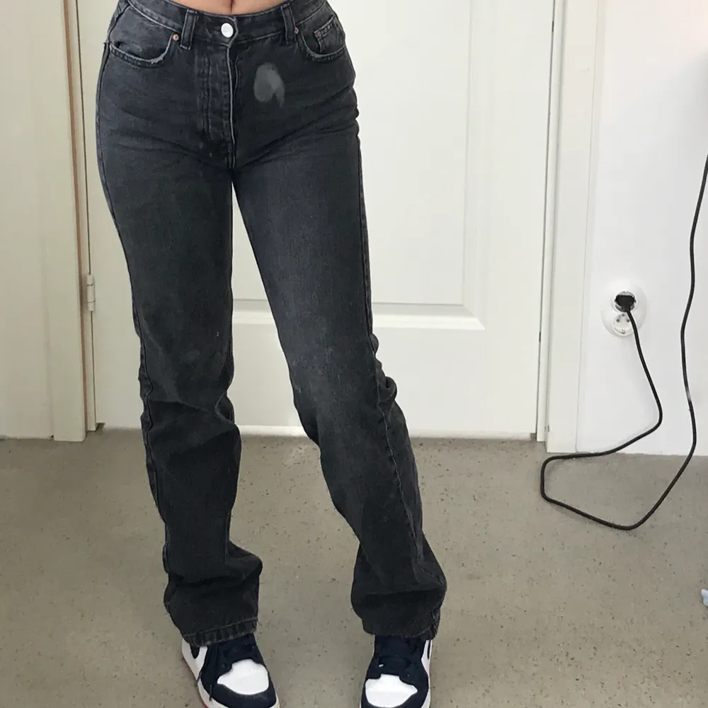 Jätte fina jeans från pull&bear! Jag säljer dom pga att dom inte riktigt kommer till användning. Storlek 32 och passar mig som är 158cm. Kontakta mig om du är sugen och vill ha fler bilder . Jeans & Byxor.