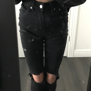Håliga jeans - Skinny jeans använde som mycket förut men dem kommer tyvärr inte till användning längre.💕