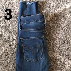 Levis jeans i model super skinny storlek 23.