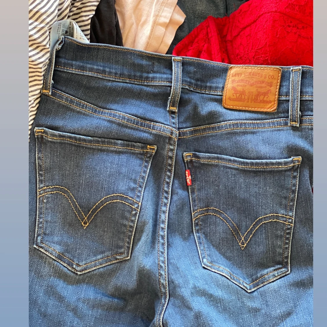 Levis jeans i storlek 26. Köpta för 1200 - 90